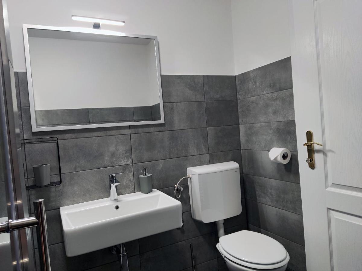 Apartment Rosa 1 โรวีน ภายนอก รูปภาพ